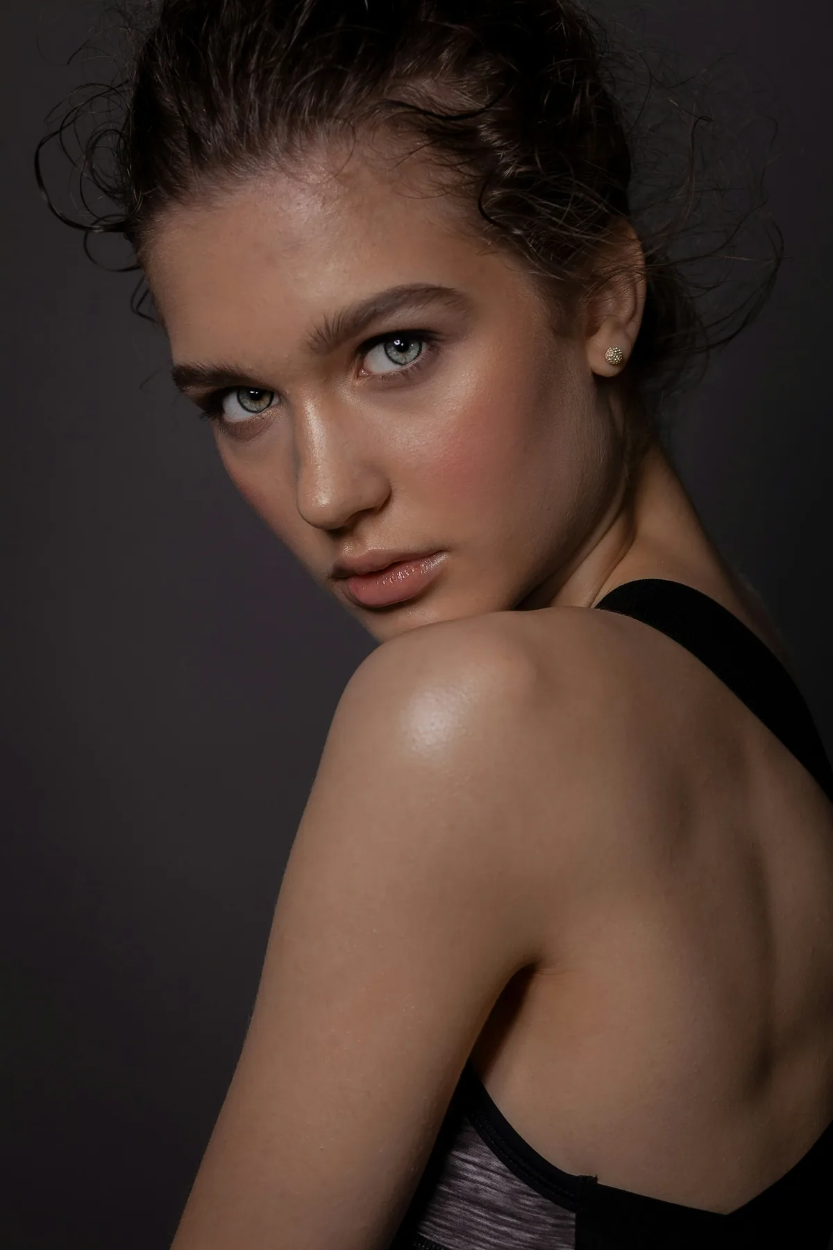 How to Create an Escort Profile That Attracts Better Clients — Not Just More Attention